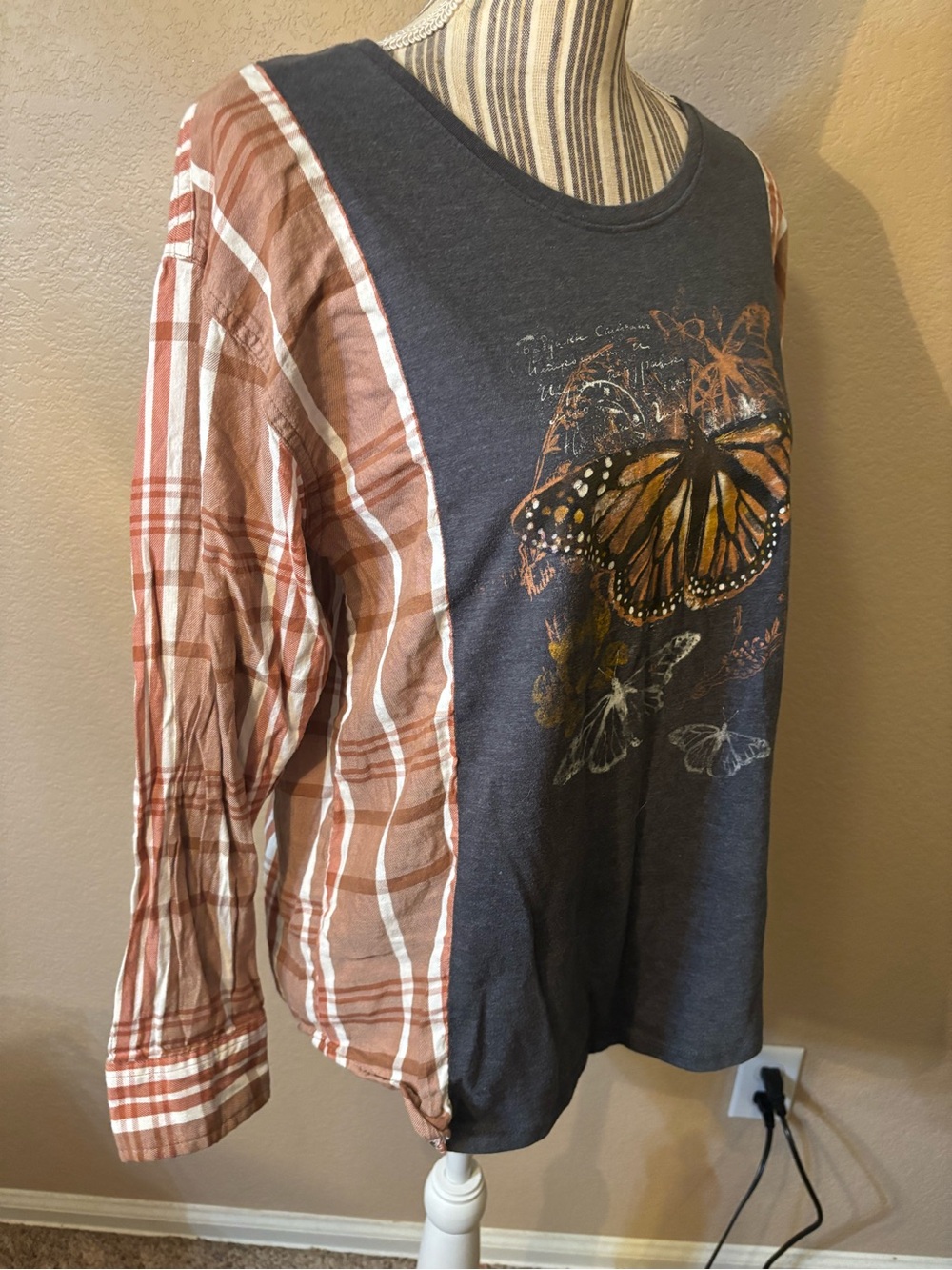 Sonoma Top Medium Charcoal Gray Orange Monarch Butterfly Long Plaid Sleeves Soft - Picture 5 of 16